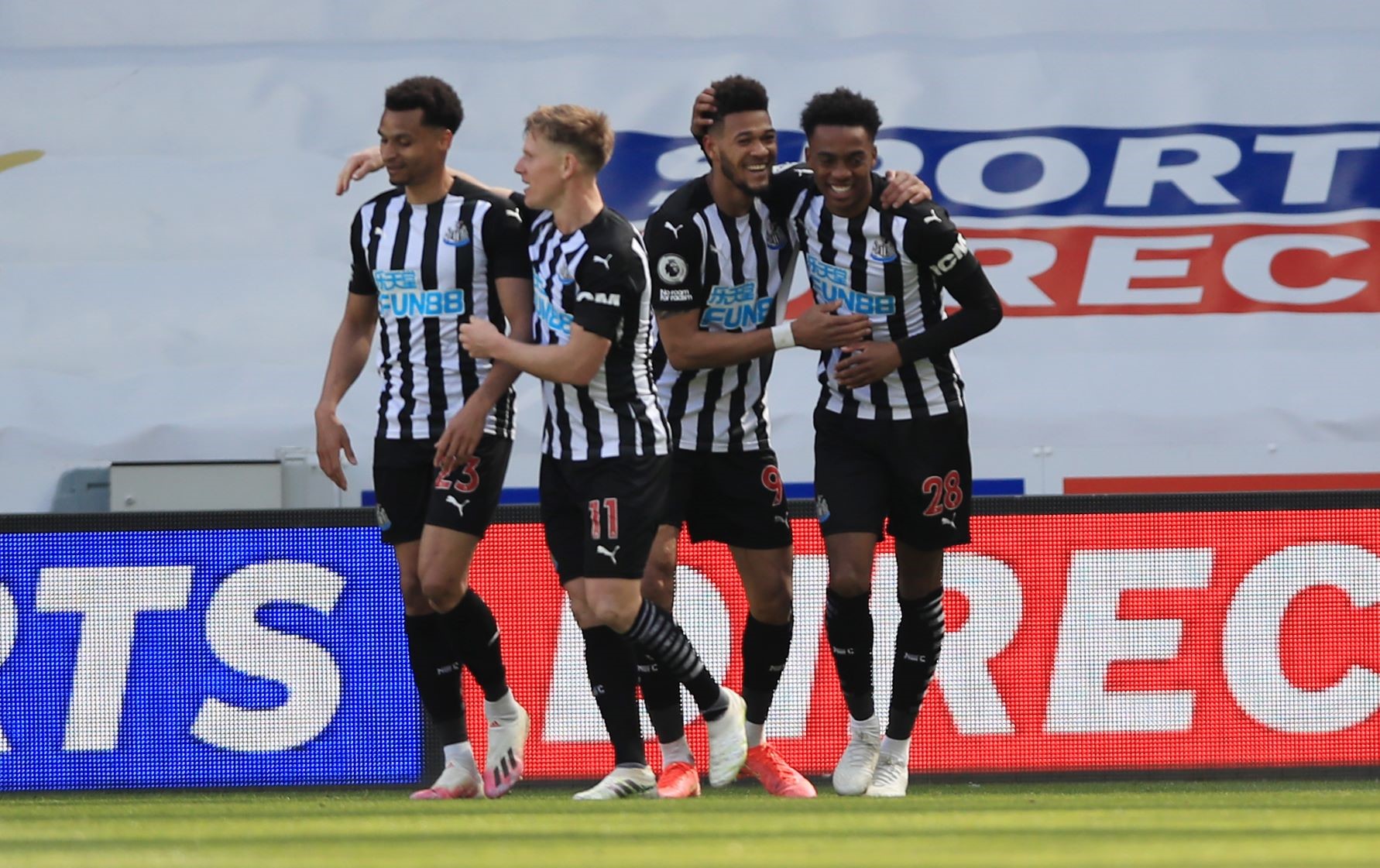 Match report – Newcastle edge in-form Hammers in five-goal thriller
